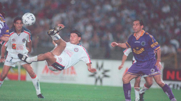1999 - En Copa CONMEBOL, Concepción eliminó a Rosario Central (ARG) y cayó en semifinales ante el futuro campeón Talleres de Córdoba (ARG)